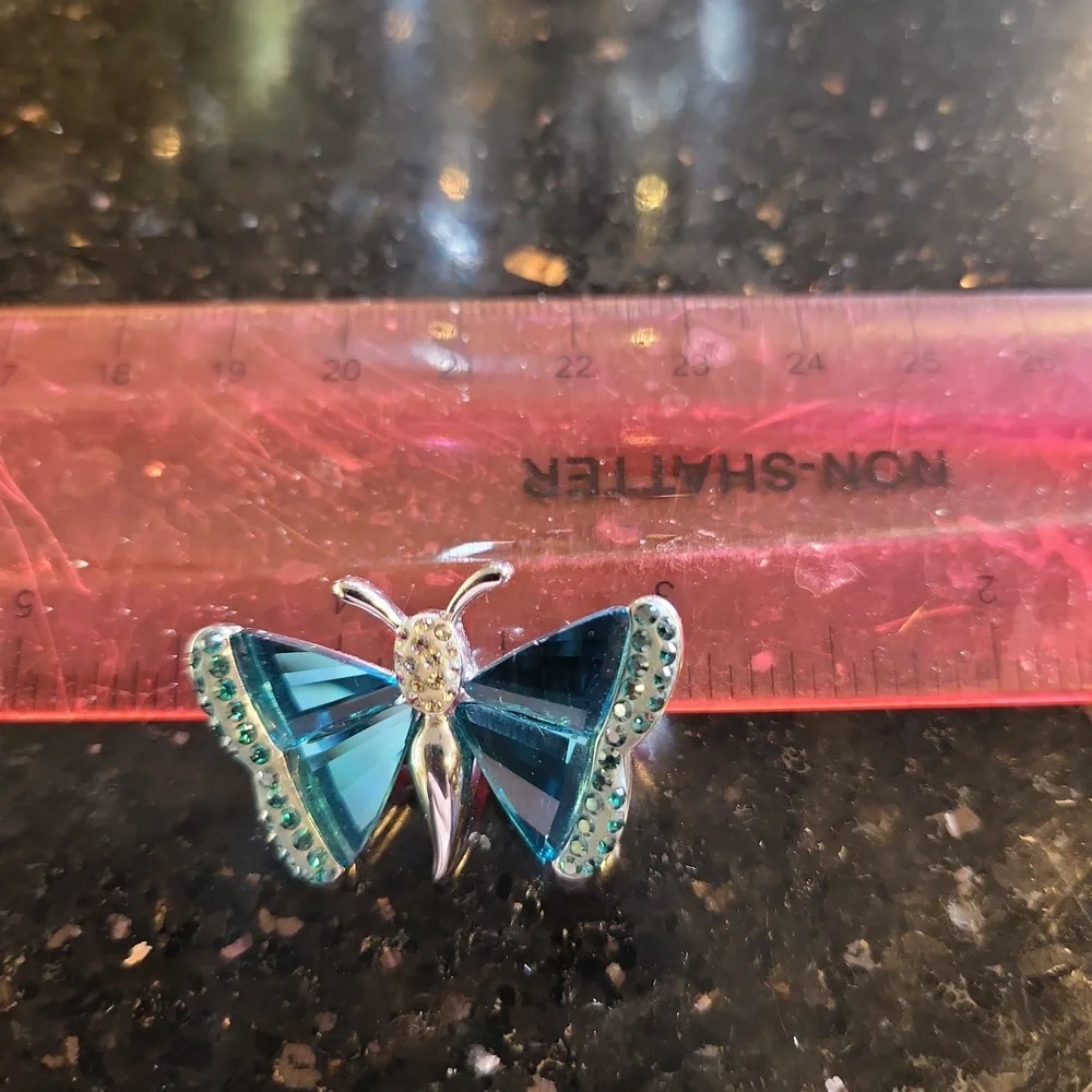Atelier Swarovski approximately 8×